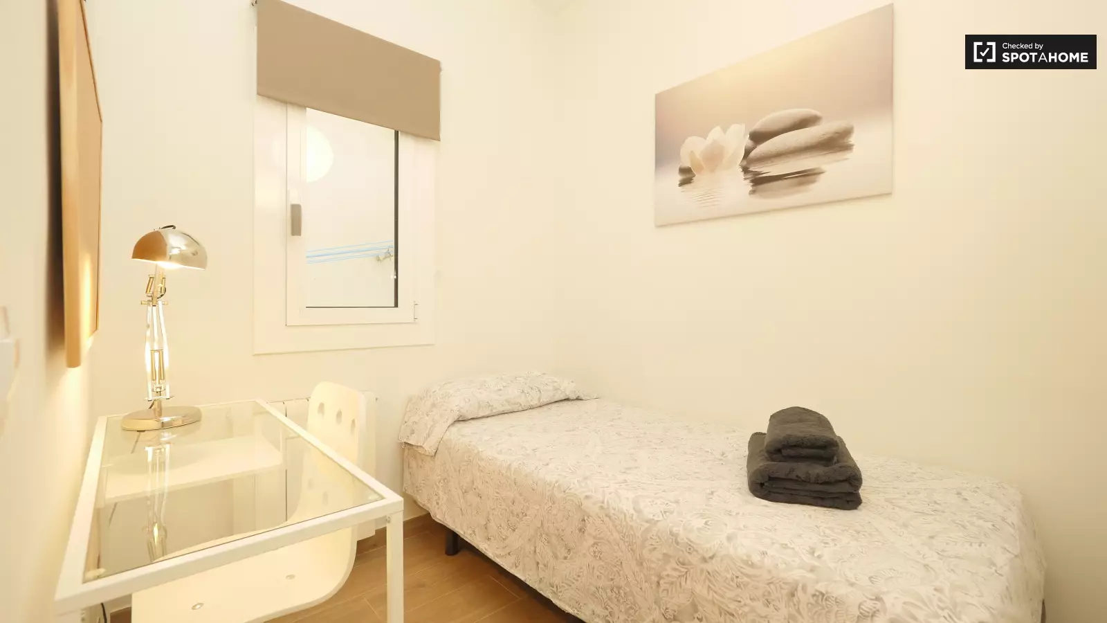 Habitación amueblada en piso compartido en Gràcia · 3