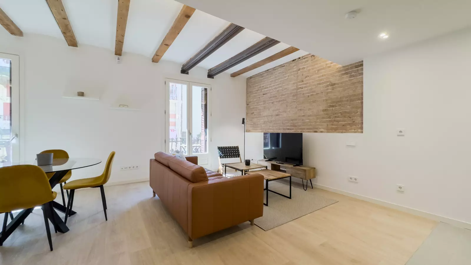 Furnished 2-bedroom flat in Sants-Montjuïc, 74 m² · 2