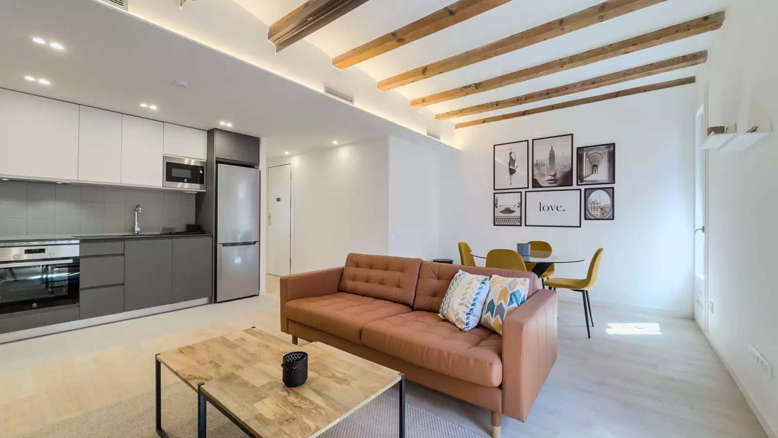Furnished 2-bedroom flat in Sants-Montjuïc, 74 m² · 4