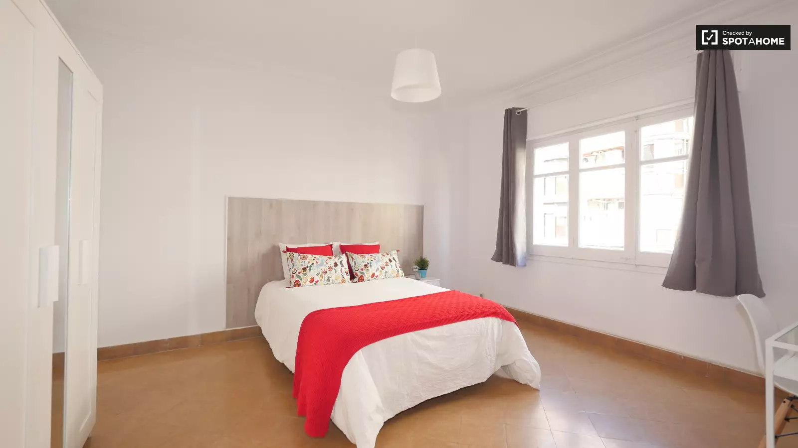 Furnished room in a shared flat in Sant Martí · 3