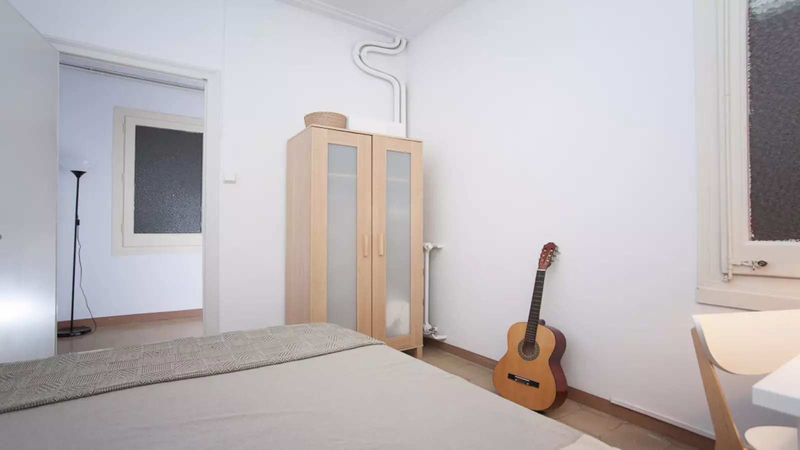 Habitación amueblada en piso compartido en Gràcia · 2