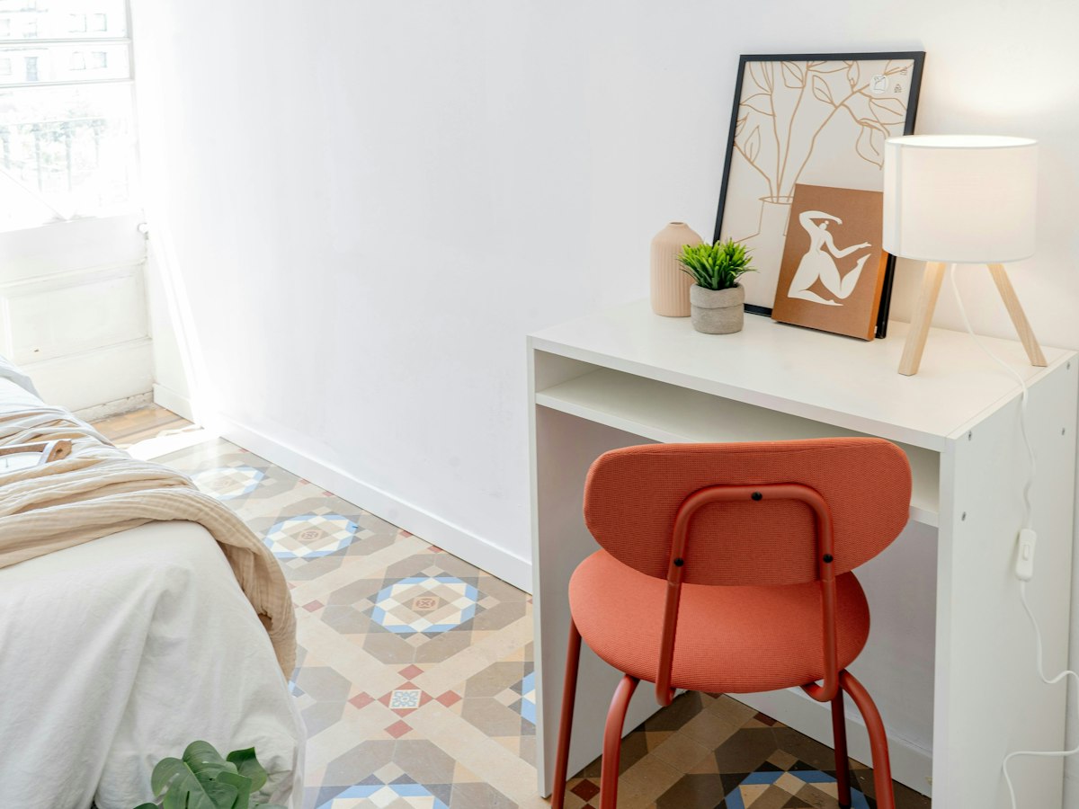 Furnished room in a 10-person shared flat in Eixample · 2