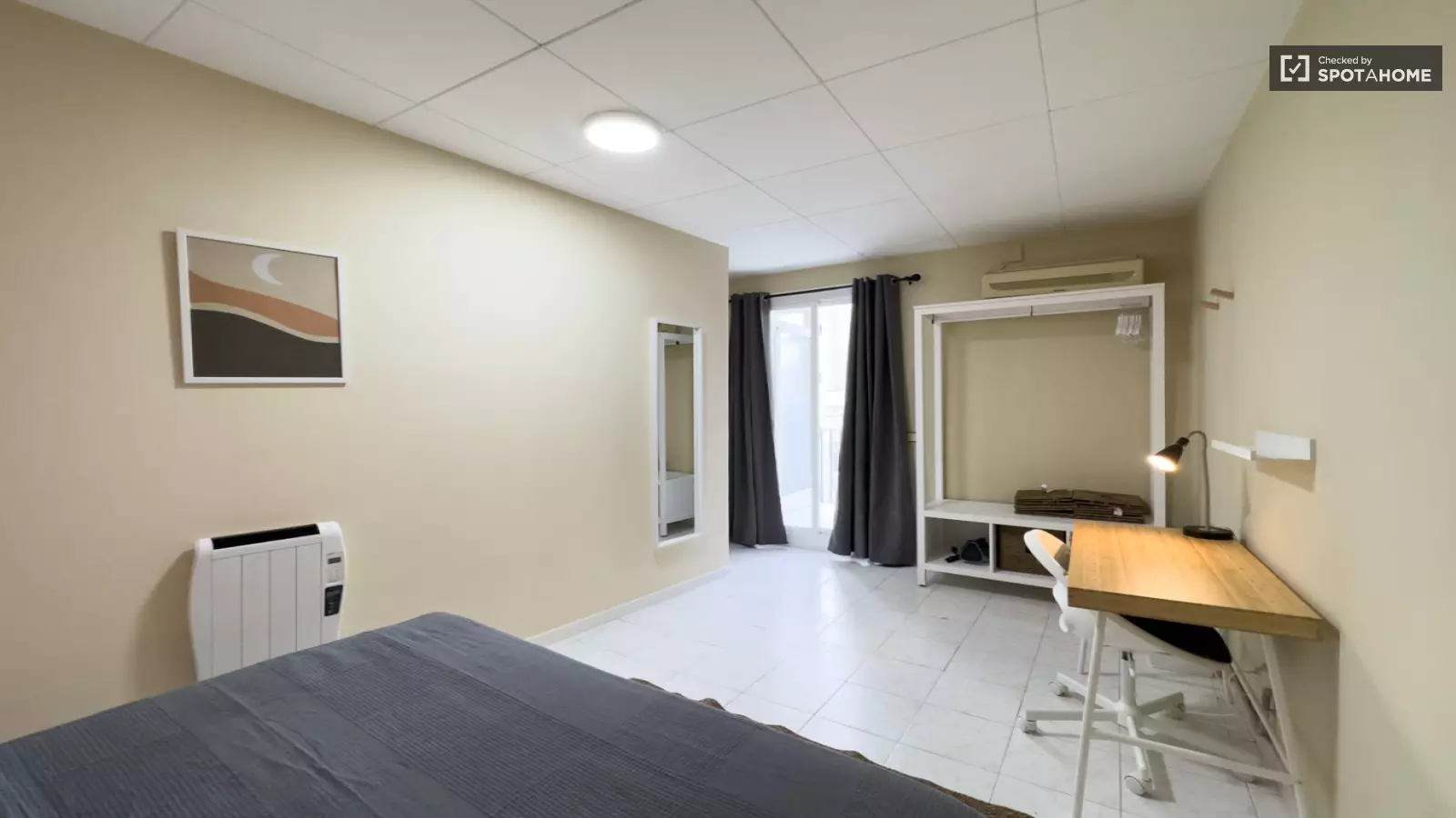 Furnished room in a shared flat in Sants-Montjuïc · 2
