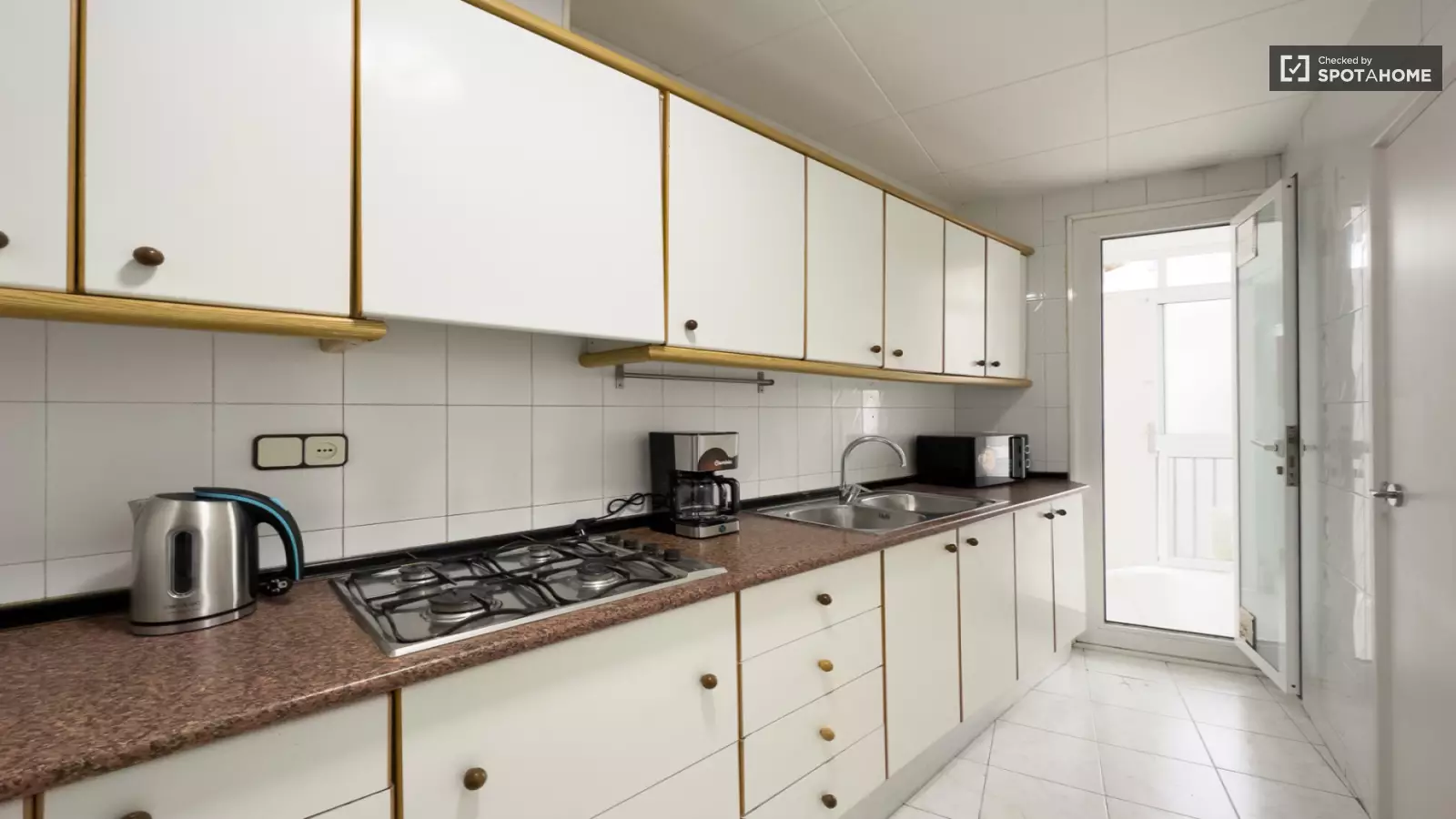 Furnished room in a shared flat in Sants-Montjuïc · 3