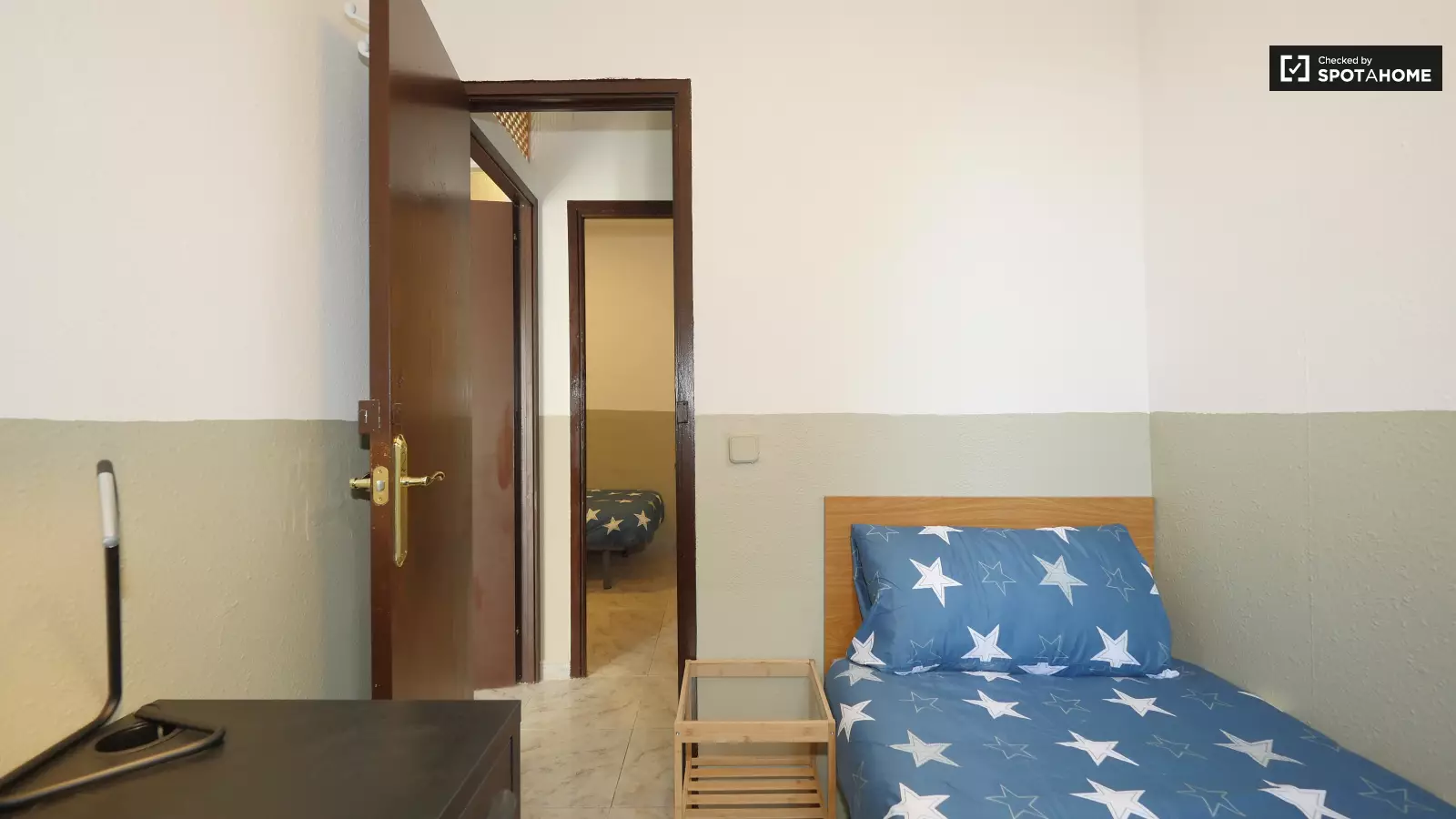 Furnished room in a 4-person shared flat in Ciutat Vella · 3