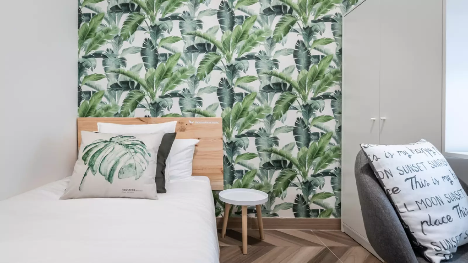 Furnished room in a shared flat in Eixample · 2