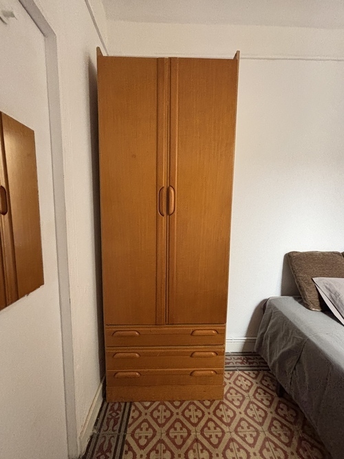 Room in a 3-person shared flat in Eixample · 2