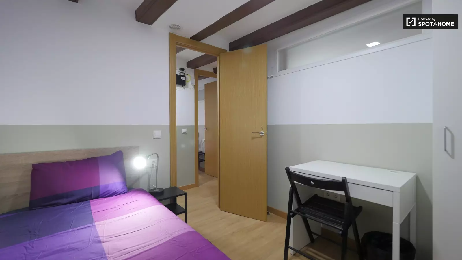 Habitación amueblada en piso compartido de 4 personas en Ciutat Vella · 2