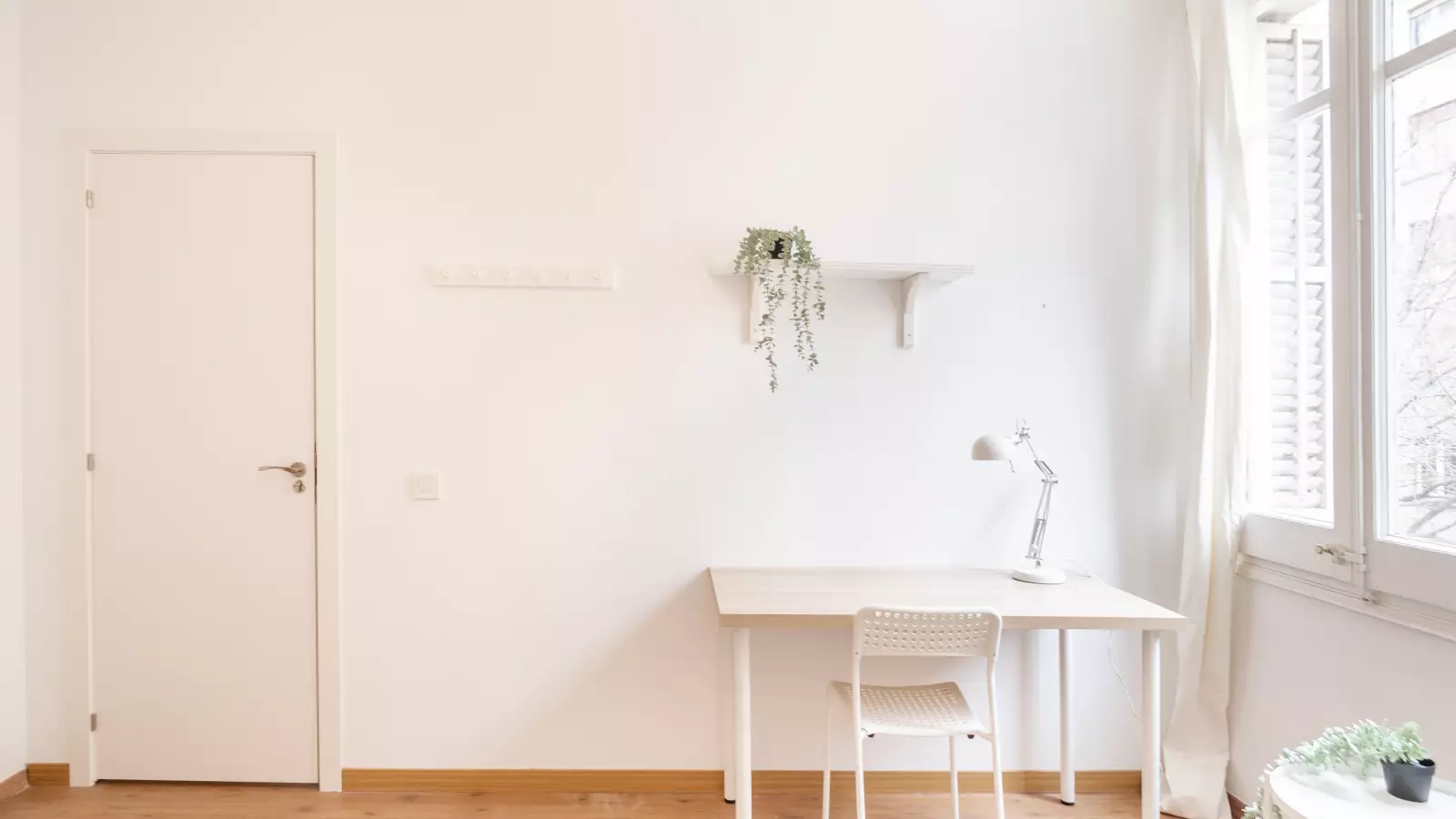 Furnished room in a shared flat in Eixample · 4