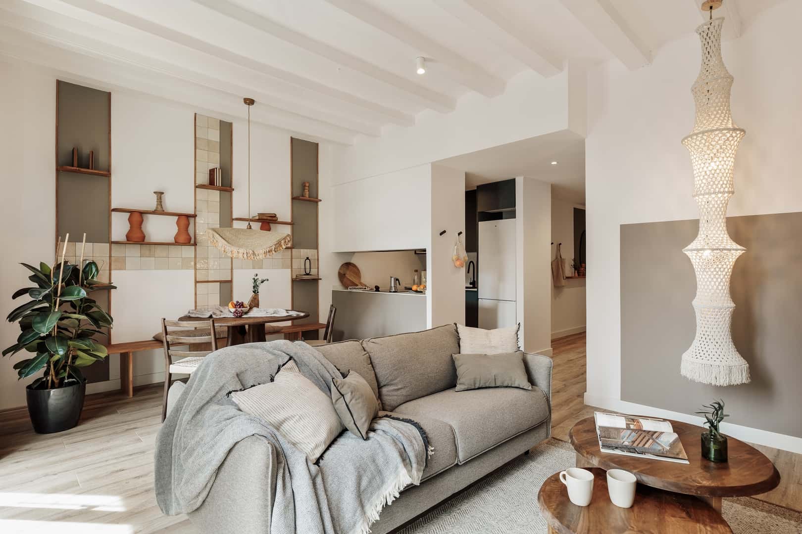 Furnished 2-bedroom flat in Sants-Montjuïc, 78 m² · 2