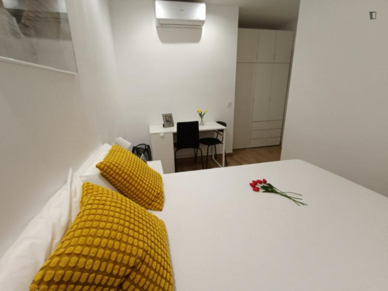 Furnished room in a 4-person shared flat in Sant Martí · 4