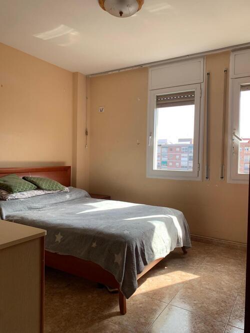 Room in a 4-person shared flat in Sant Martí · 2