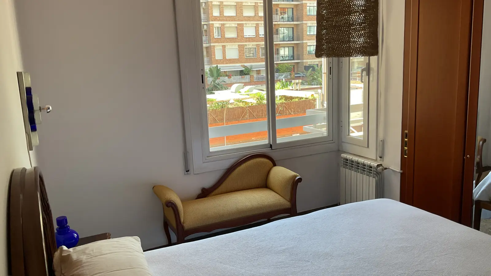 Furnished 2-bedroom flat in Eixample, 70 m² · 2
