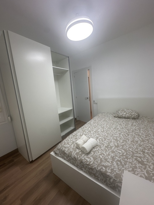Room in a 3-person shared flat in Eixample · 3