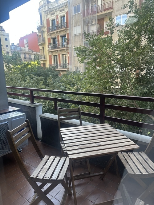 Room in a 3-person shared flat in Eixample · 4
