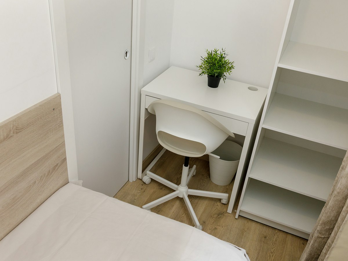Furnished room in a 4-person shared flat in L'Hospitalet · 3