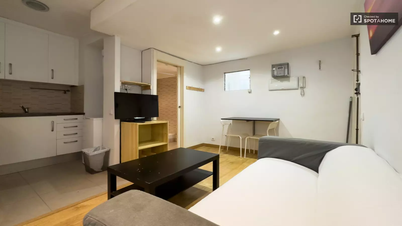 Furnished 1-bedroom flat in Ciutat Vella, 35 m² · 3