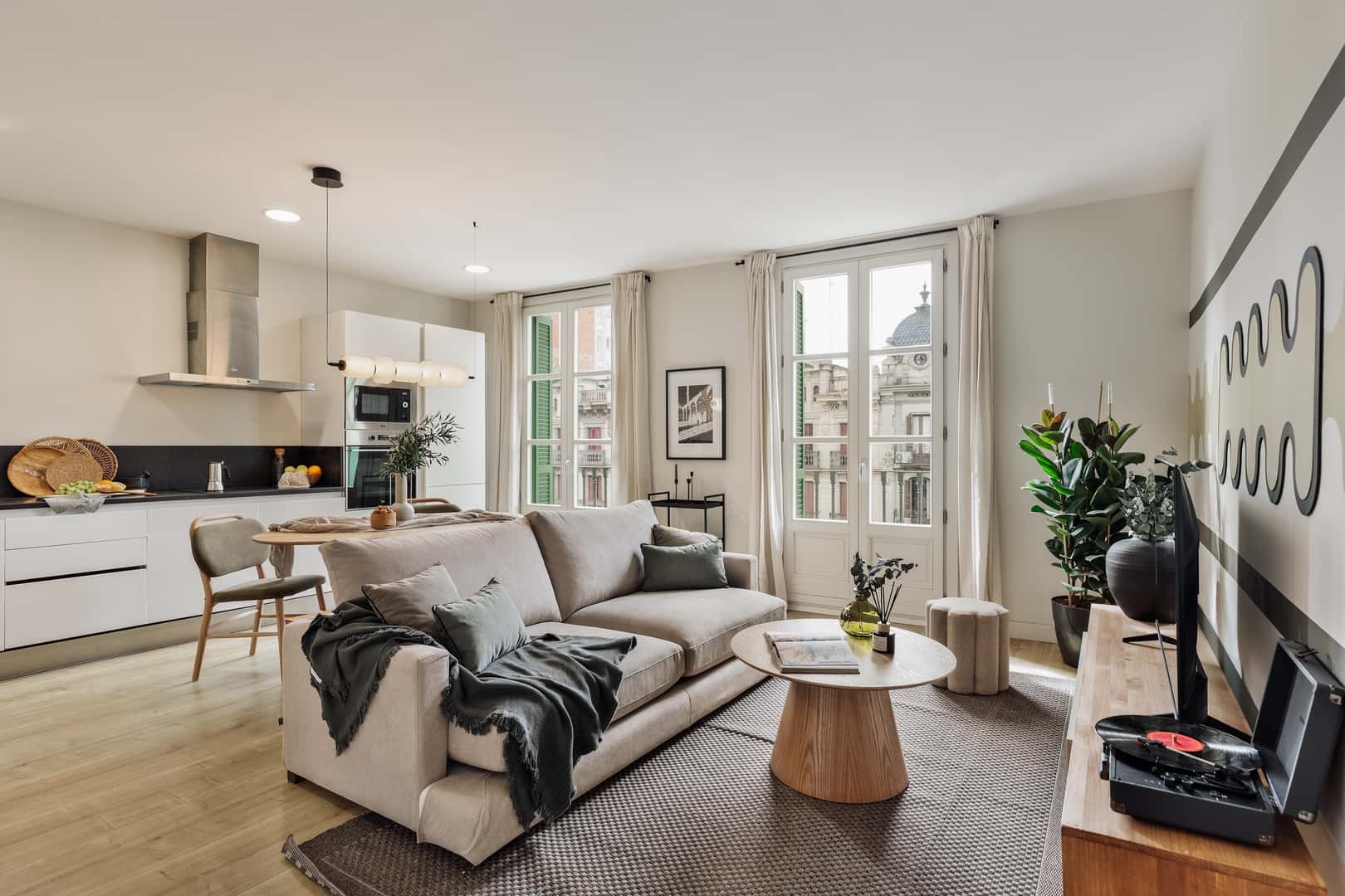 Furnished 2-bedroom flat in Eixample, 69 m² · 2