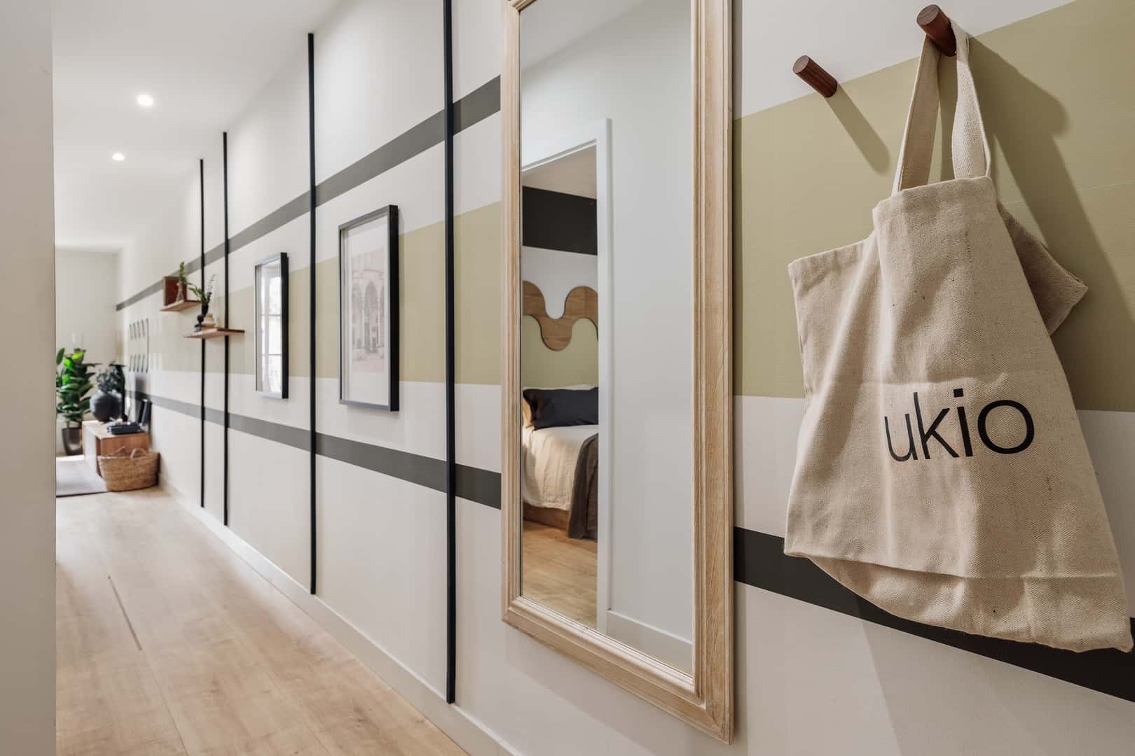 Furnished 2-bedroom flat in Eixample, 69 m² · 3