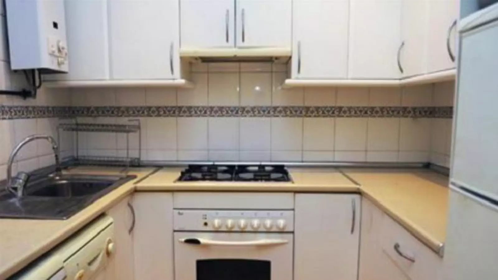 Habitación amueblada en piso compartido de 4 personas en Eixample · 4