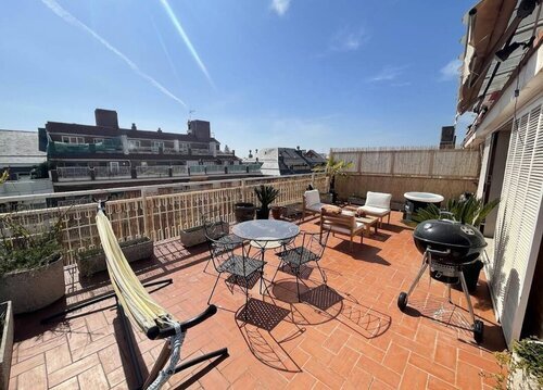 Room in a 6-person shared flat in Gràcia · 2