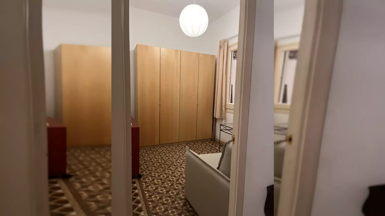 Habitación amueblada en piso compartido en Eixample · 2