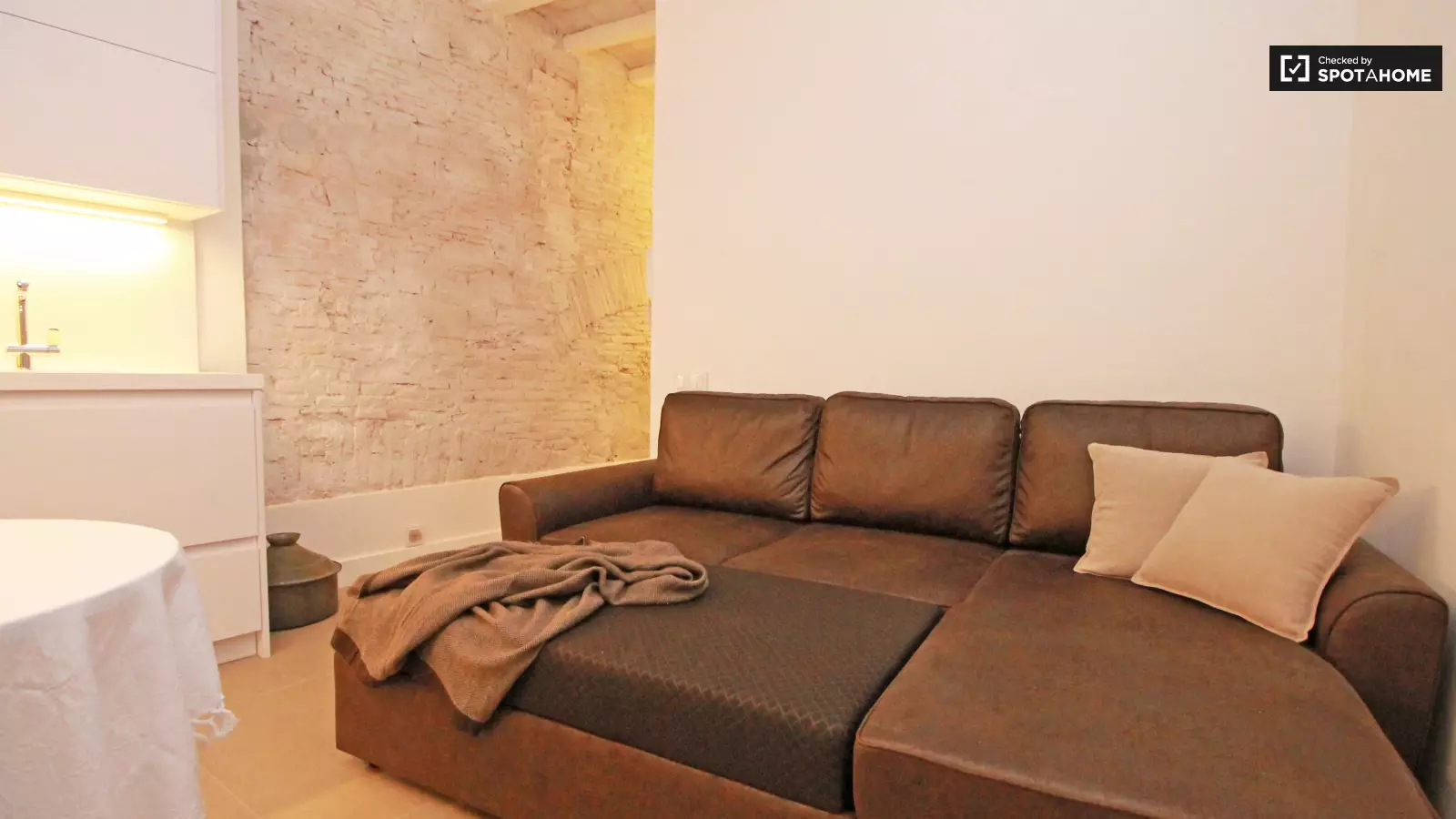 Piso de 1 dormitorio amueblado en Ciutat Vella · 4
