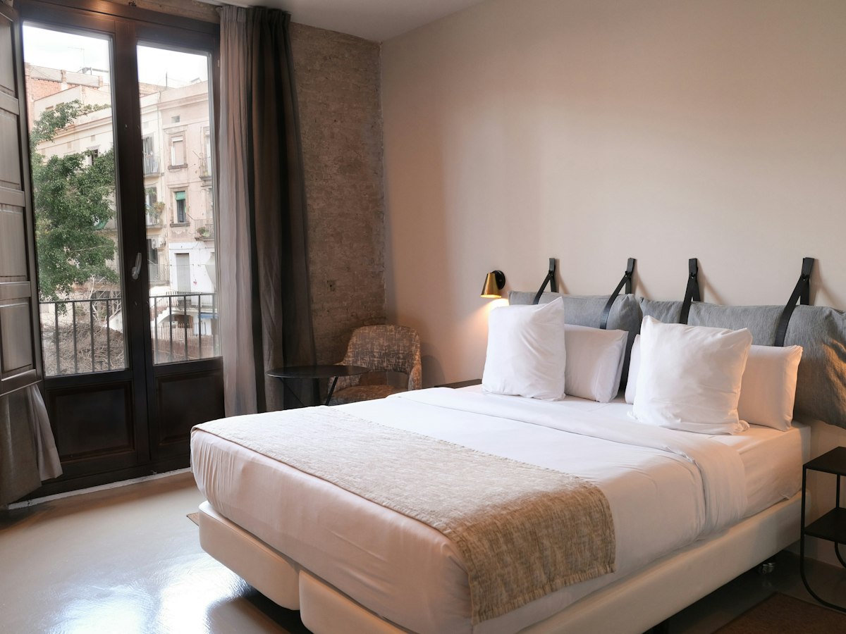 Furnished room in a 4-person shared flat in Ciutat Vella · 2