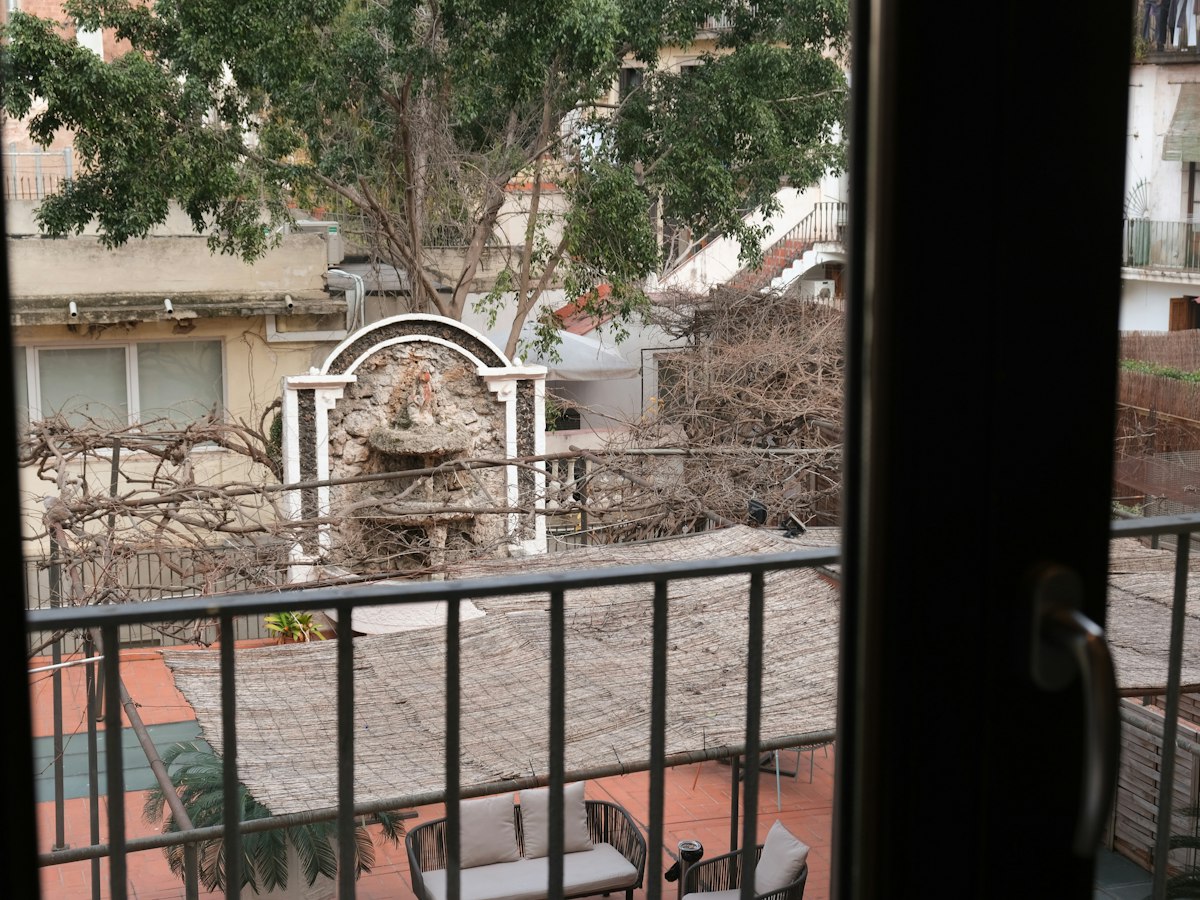 Furnished room in a 4-person shared flat in Ciutat Vella · 4