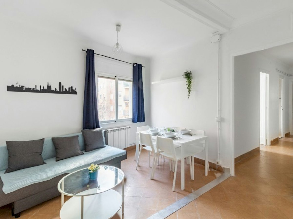 Furnished room in a 6-person shared flat in Sant Martí · 3