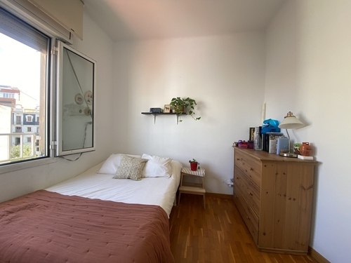Room in a 4-person shared flat in Eixample · 3