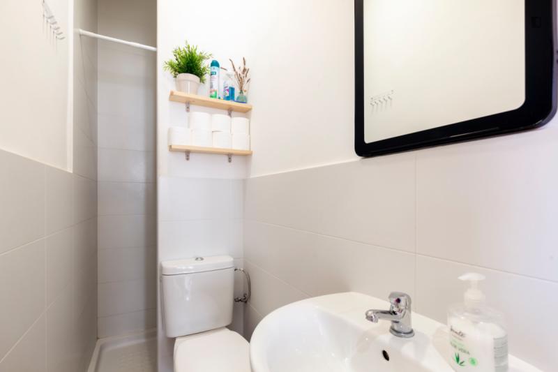 Furnished room in a 5-person shared flat in Sants-Montjuïc · 2