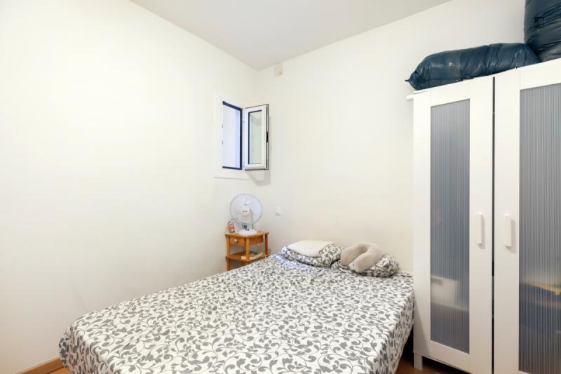 Furnished room in a 5-person shared flat in Sants-Montjuïc · 4