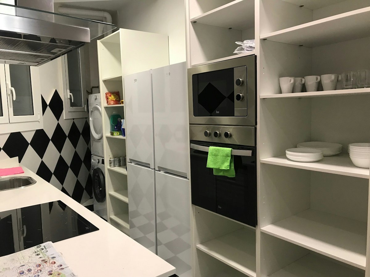 Furnished room in a 6-person shared flat in Eixample · 4