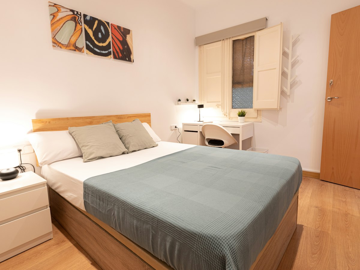 Furnished room in a 4-person shared flat in L'Hospitalet · 2