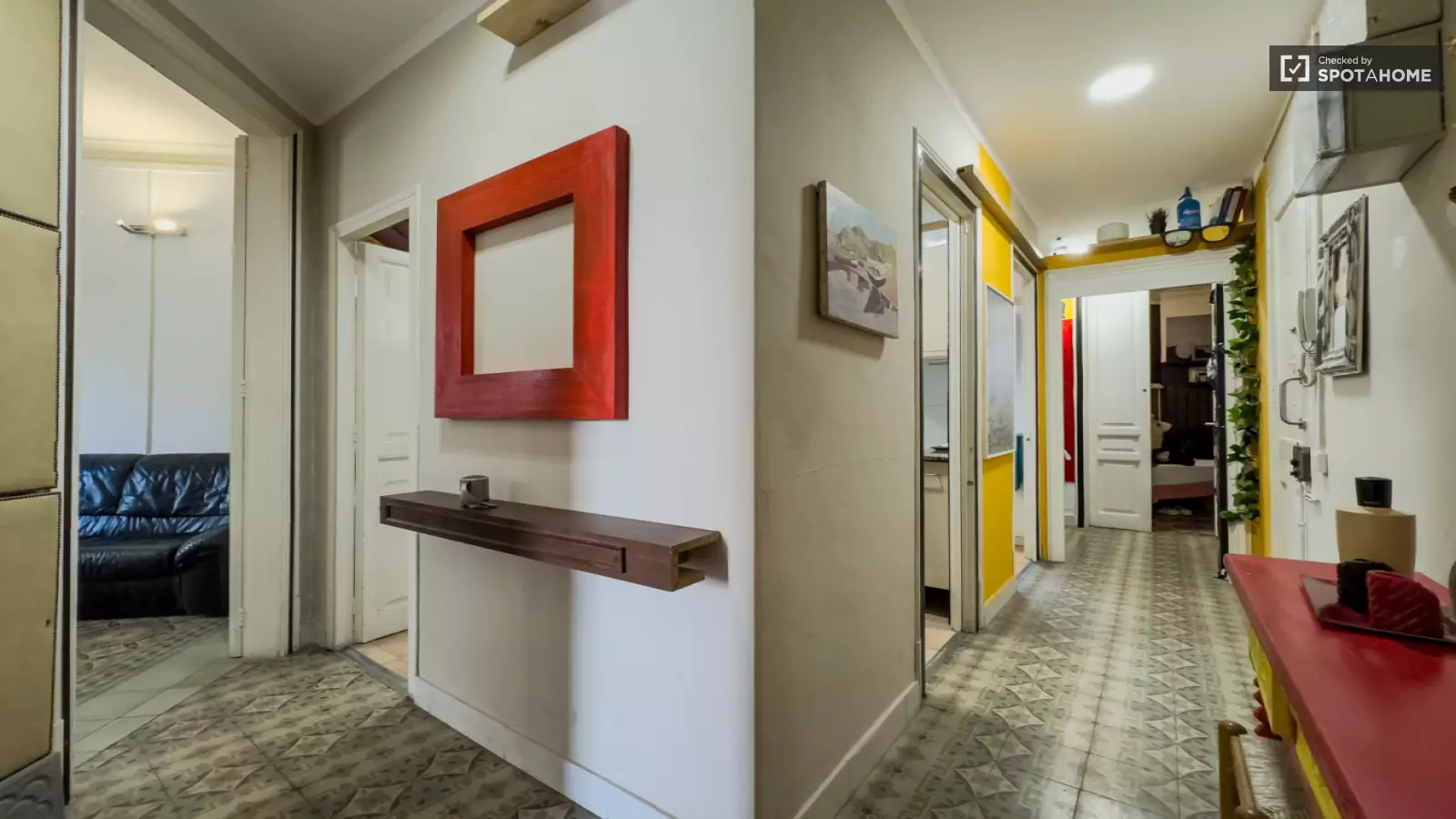 Furnished room in a shared flat in Eixample · 4