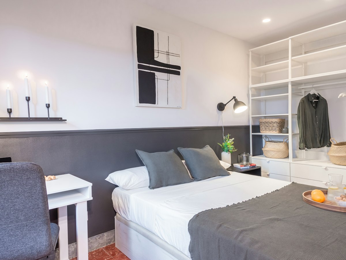 Habitación amueblada en piso compartido de 16 personas en Gràcia · 4