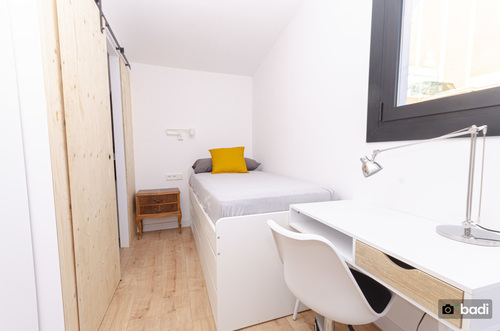Room in a shared flat in Gràcia · 3