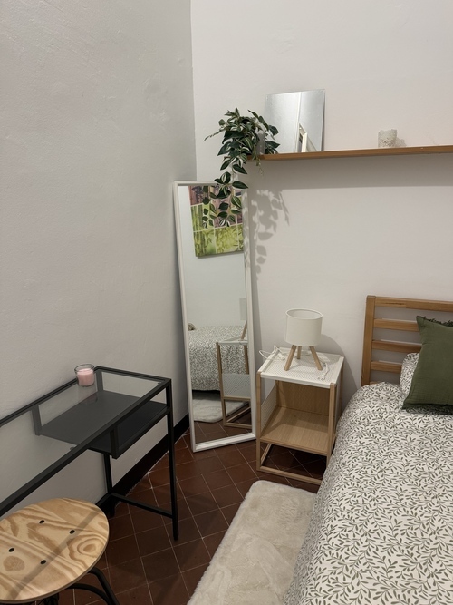 Habitación en piso compartido de 3 personas en Eixample · 3