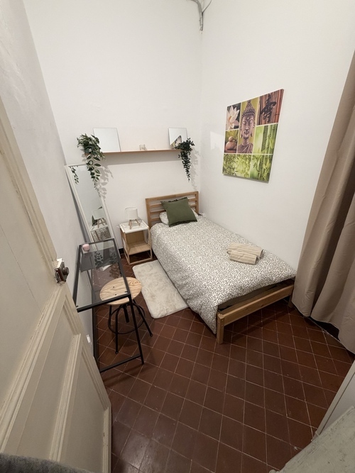 Habitación en piso compartido de 3 personas en Eixample · 4