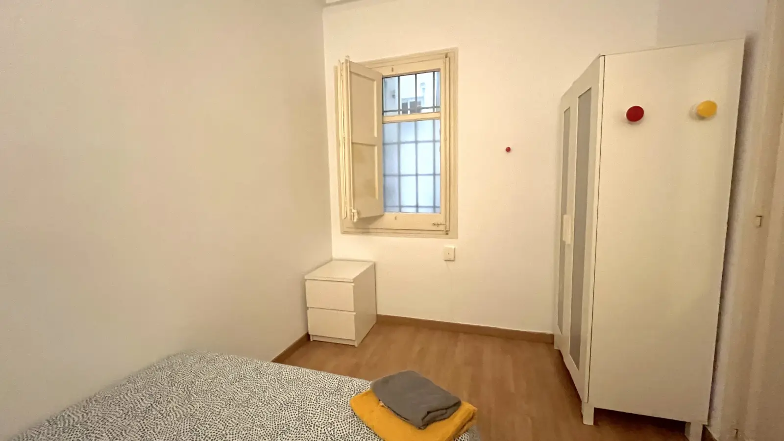 Habitación amueblada en piso compartido en Gràcia · 3