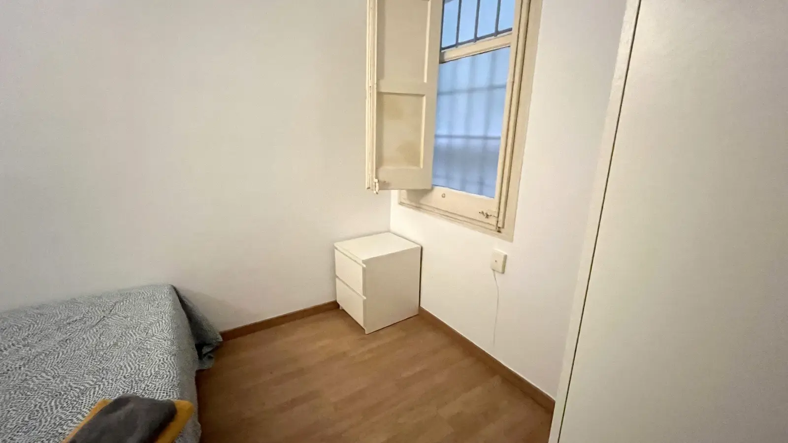 Habitación amueblada en piso compartido en Gràcia · 4