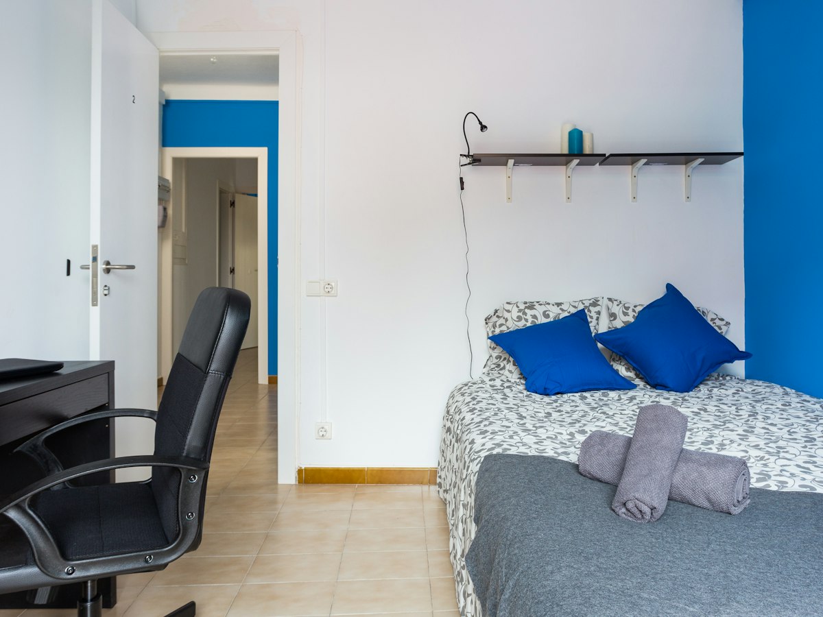 Habitación amueblada en piso compartido de 5 personas en Sants-Montjuïc · 3