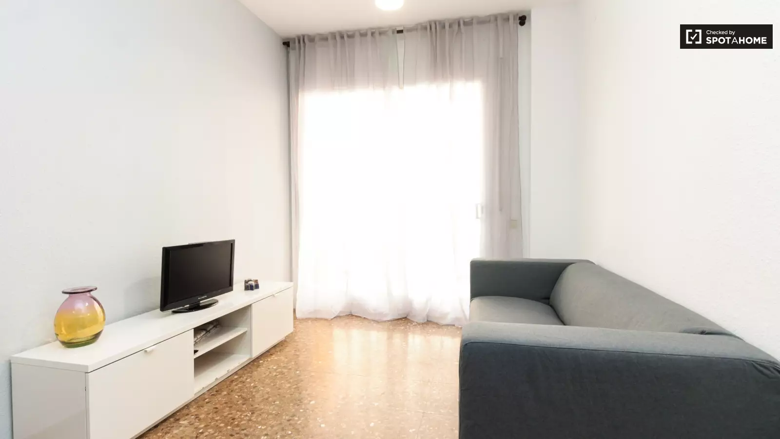 Furnished 3-bedroom flat in Nou Barris, 80 m² · 2