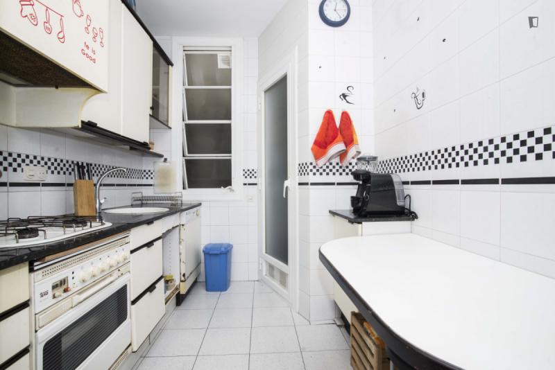 Furnished room in a 3-person shared flat in Sant Martí · 3