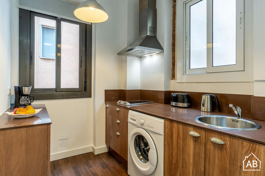 Furnished 3-bedroom flat in Ciutat Vella, 40 m² · 3
