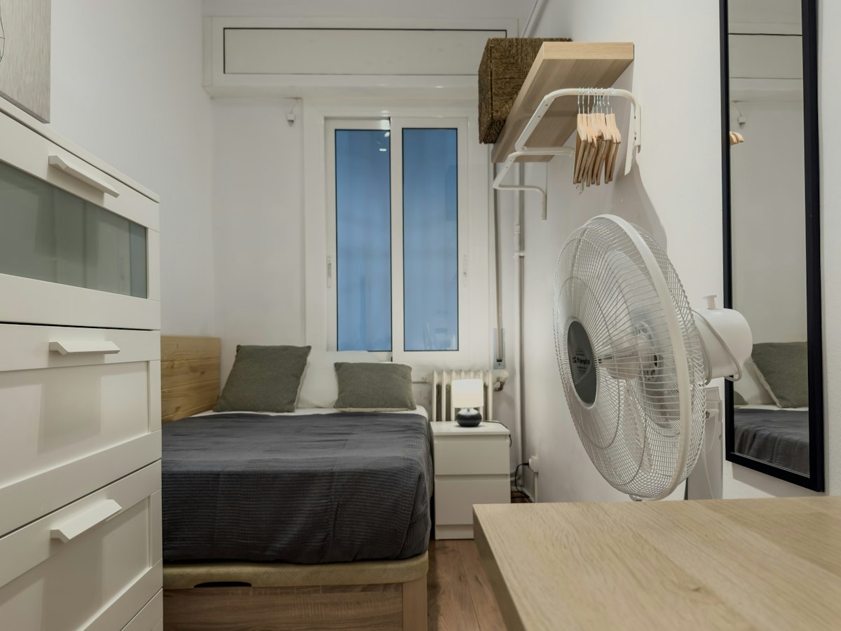 Habitación amueblada en piso compartido de 5 personas en Sants-Montjuïc · 3