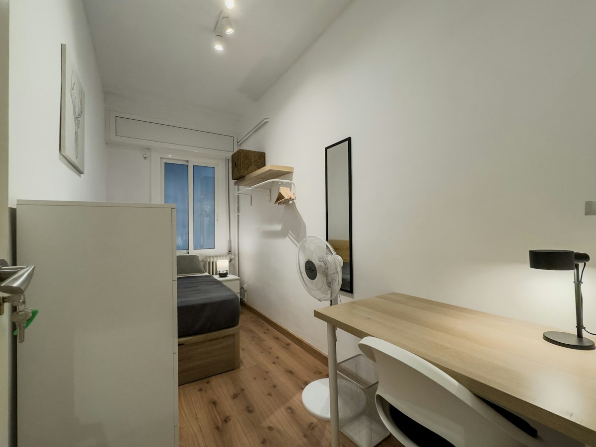 Habitación amueblada en piso compartido de 5 personas en Sants-Montjuïc · 4