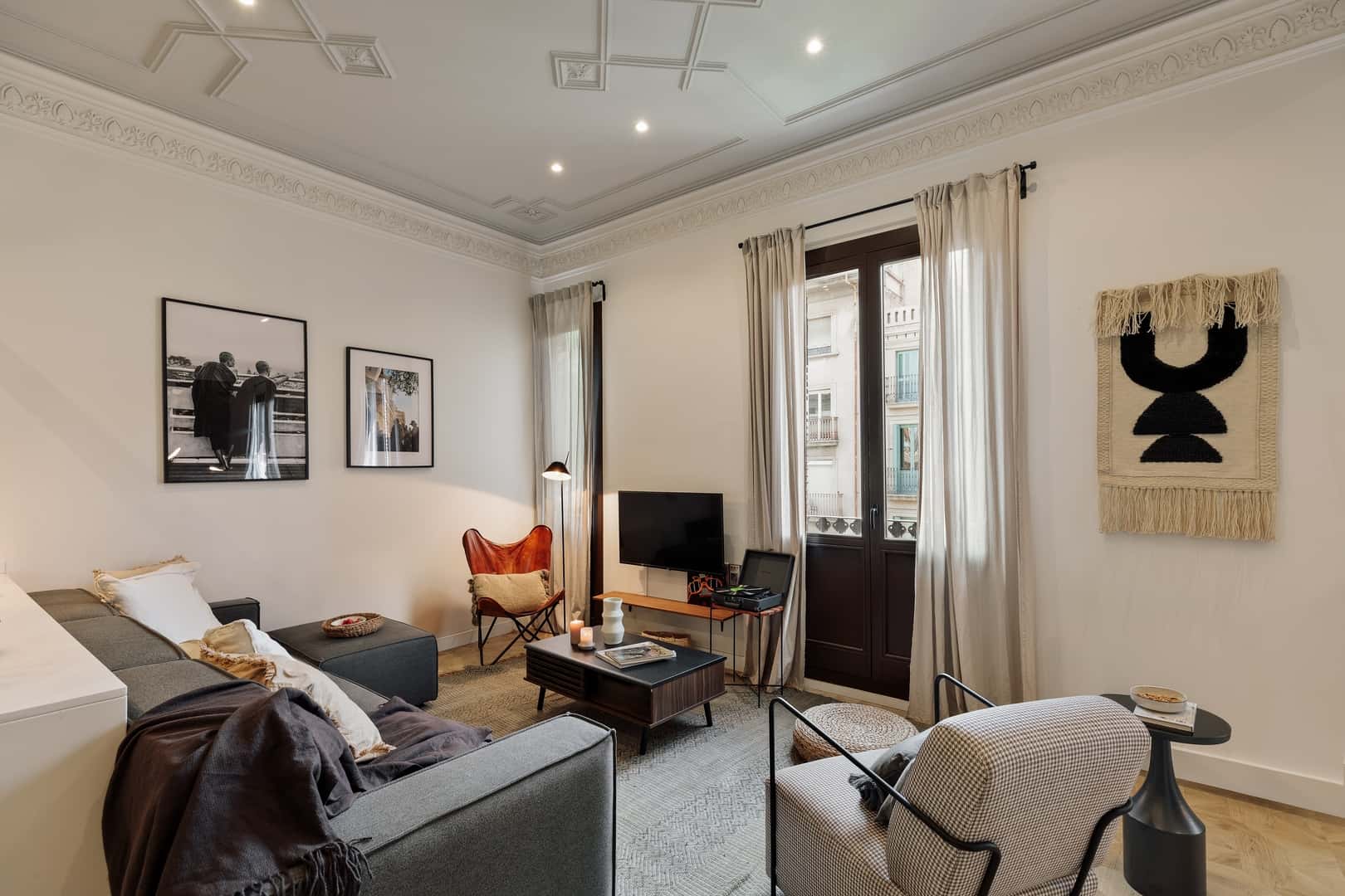 Piso de 2 dormitorios amueblado en Barcelona, 75 m²