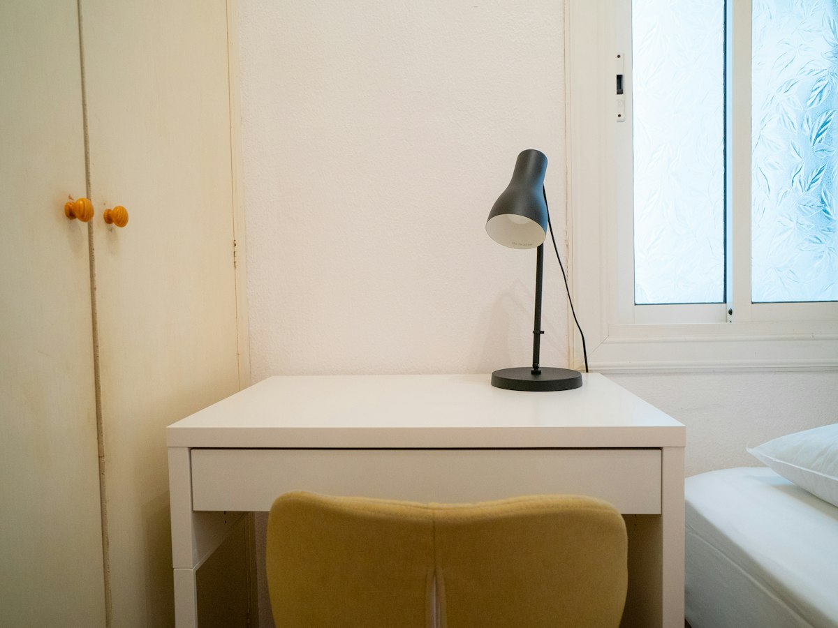 Habitación amueblada en piso compartido de 6 personas en Sants-Montjuïc · 3